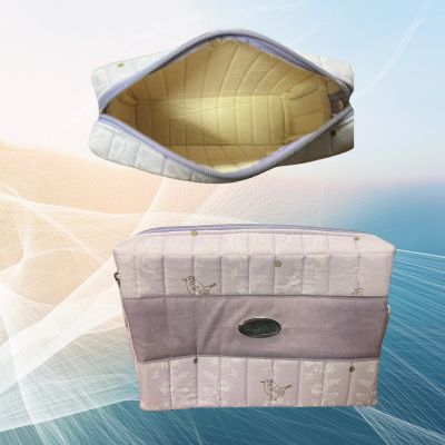 Boxed zipper pouch